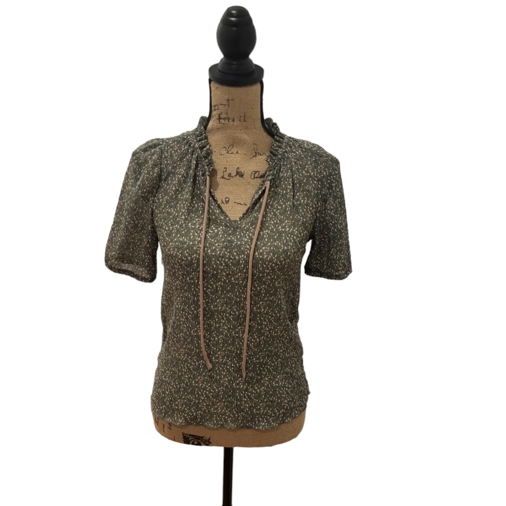 Monteau sheer 1/3 sleeve floral top size small